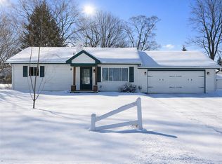 6101 Woodsdale Dr, Grand Blanc, MI 48439