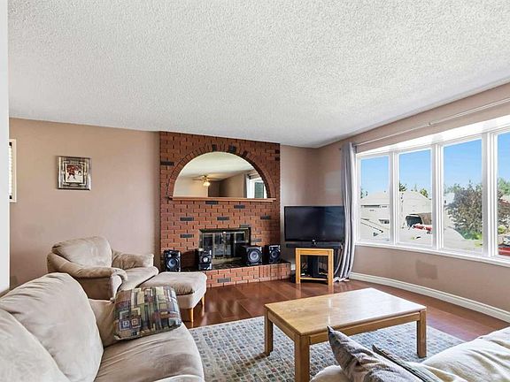 4th image of 234 NE Kennedy Cres