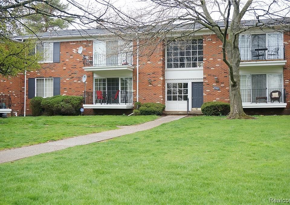 1st image of 422 Fox Hills Dr N #A-3