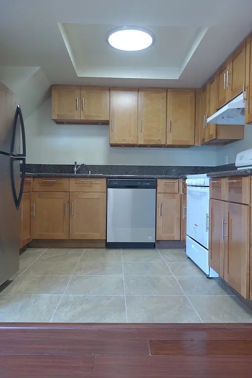4 bed, 3.5 bath, 2000 sqft, $4,295 — Photo 4