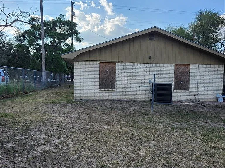 1128 N Los Ebanos Rd — Photo 21