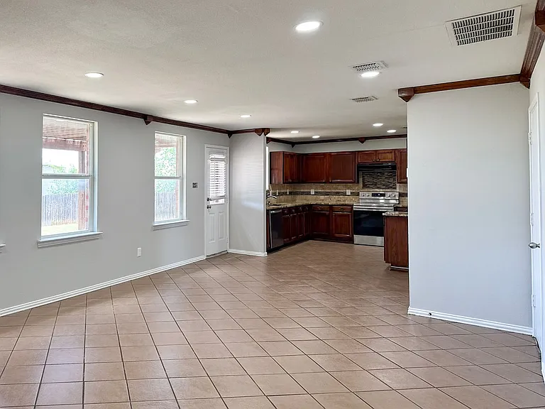 5049 Mosaic Dr — Photo 13