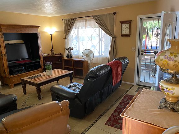3rd image of 3045 W Larkspur Dr