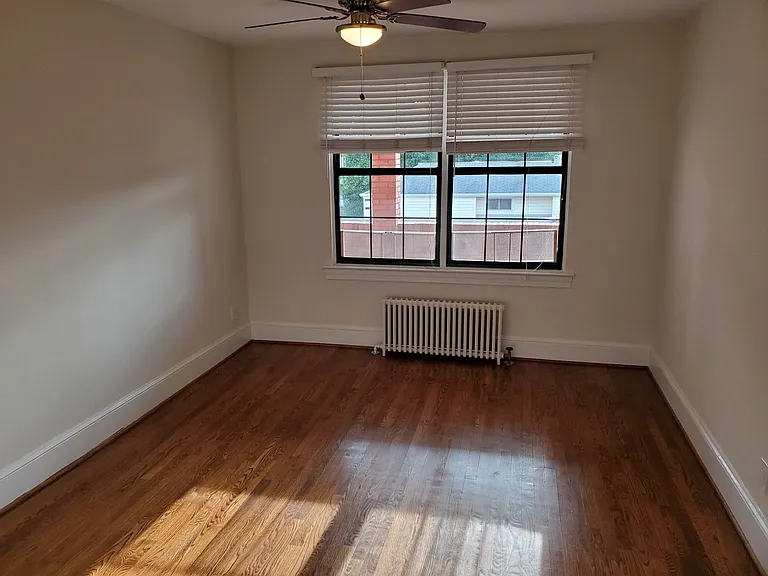 Mount Vernon Ave Apartments — Photo 29