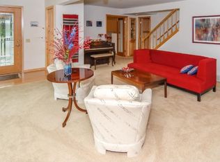 1904 Traymore Rd, Minnetonka, MN 55305