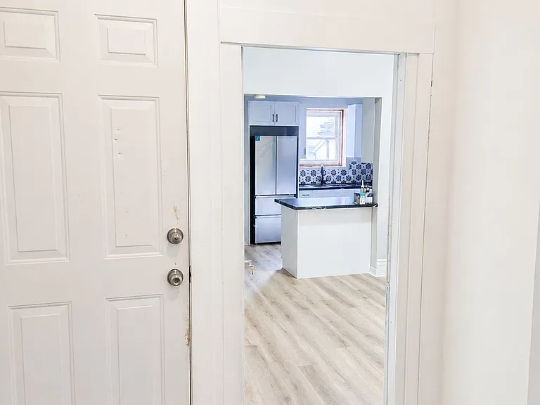 261 Clarence St — Photo 2