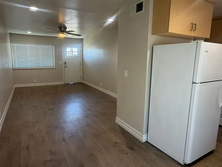 578 N Brown St — Photo 2
