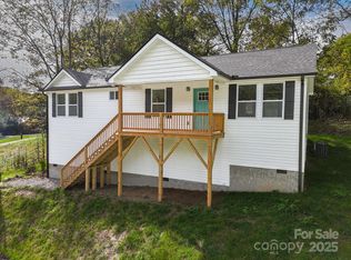 12 Holcombe Rd, Candler, NC 28715