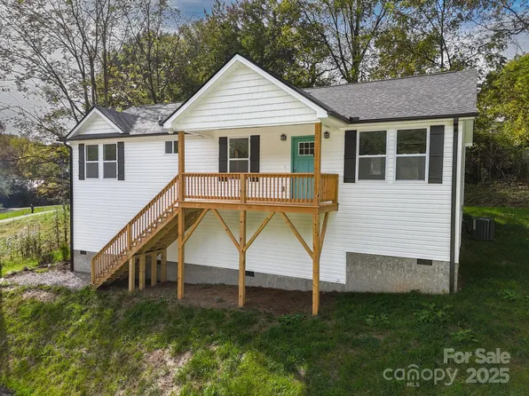 12 Holcombe Rd, Candler, NC 28715