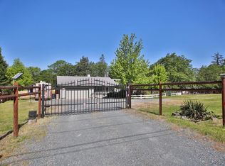 1572 Pleasant Valley Rd, Merlin, OR 97532