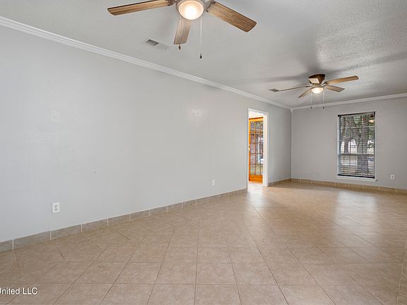 4th image of 2307 Sandalwood Dr