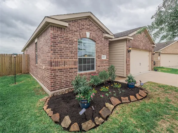 1858 Opal Peach Dr, Rosharon, TX 77583