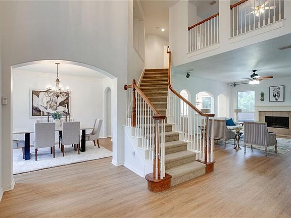 3rd image of 717 Crestfield Dr