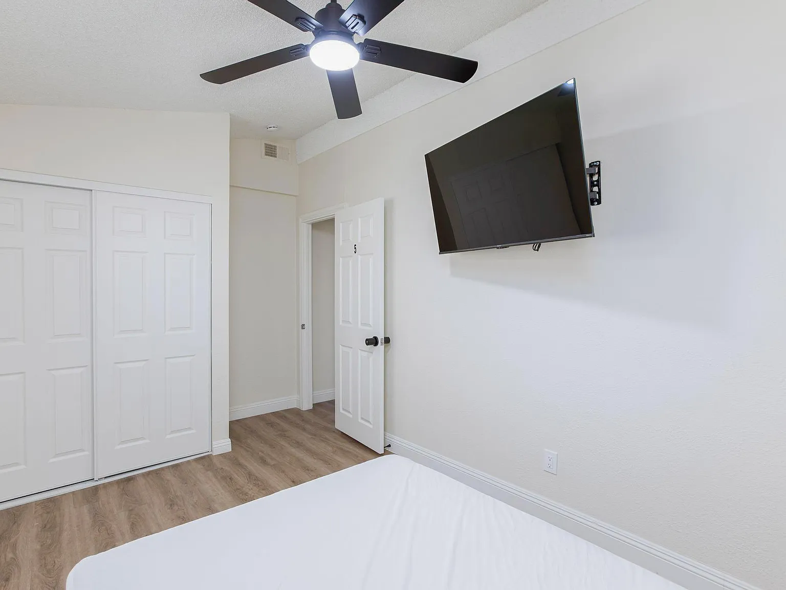 4 bed, 2.0 bath, 1738 sqft, $845 — Photo 3