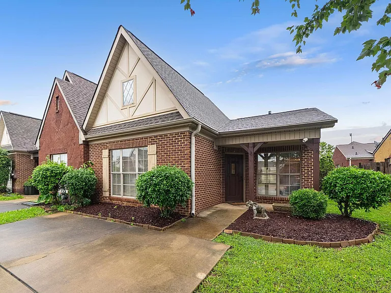 6062 Townley Ct — Photo 2