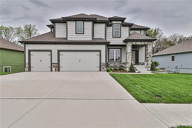 1st image of 417 NE Greenview Dr
