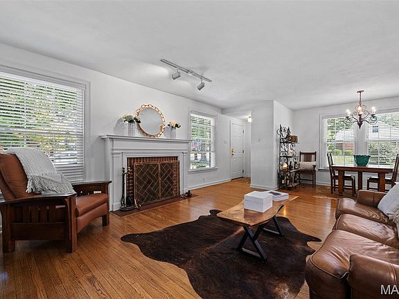 3rd image of 424 Greenleaf Dr