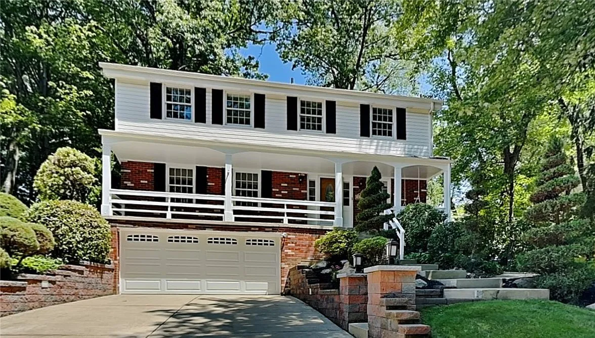 592 Olive St photo 1