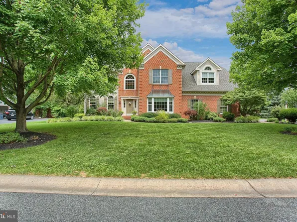 209 Heatherstone Way, Lancaster, PA 17601