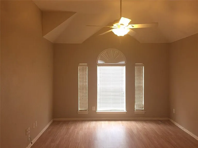 6004 Durango Dr — Photo 11