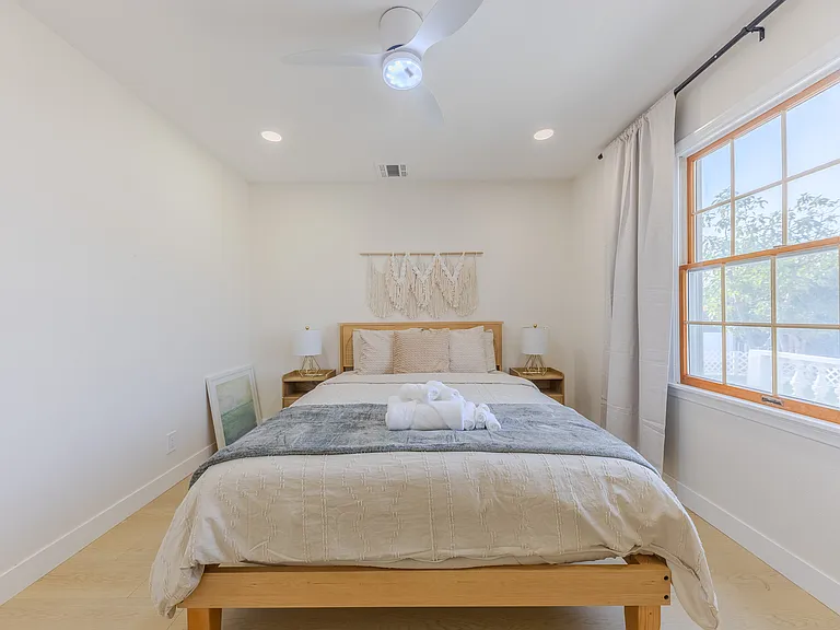 15877 Regalado St — Photo 28