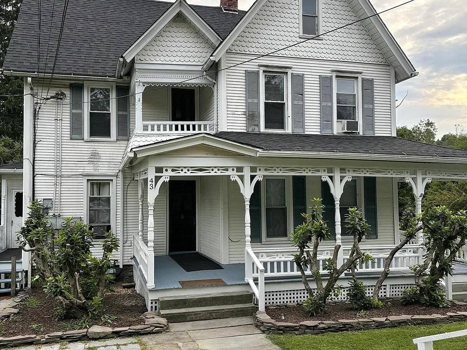 43 College Ave #2