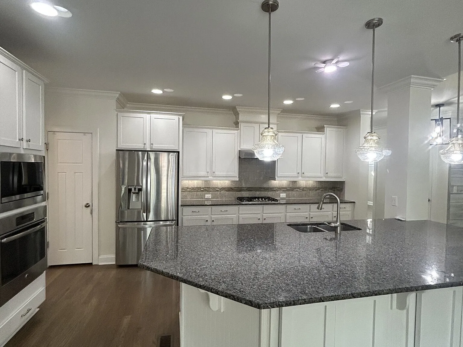 5 bed, 4.5 bath, 3392 sqft, $3,495 — Photo 4