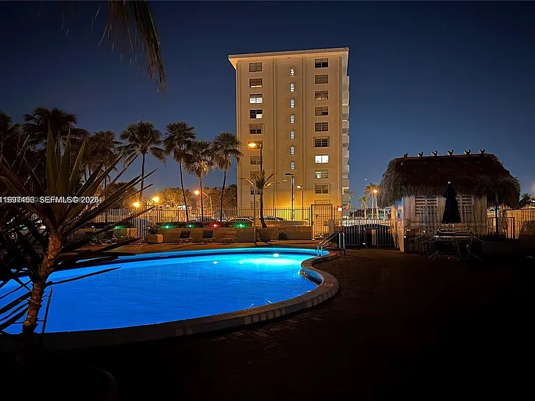 5313 Collins Ave #704 — Photo 19