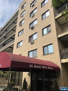 44 S Main St APT 2E, Lodi, NJ, 07644