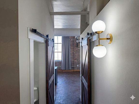 5th image of 1301 Market St APT 305