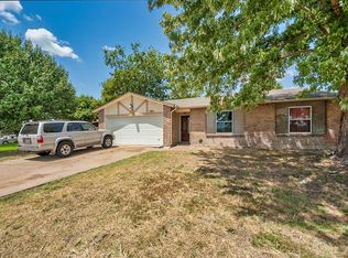 502 Lynne Dr, Grand Prairie, TX 75052