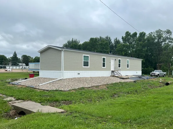 612 Jay St, Bruce, SD 57220