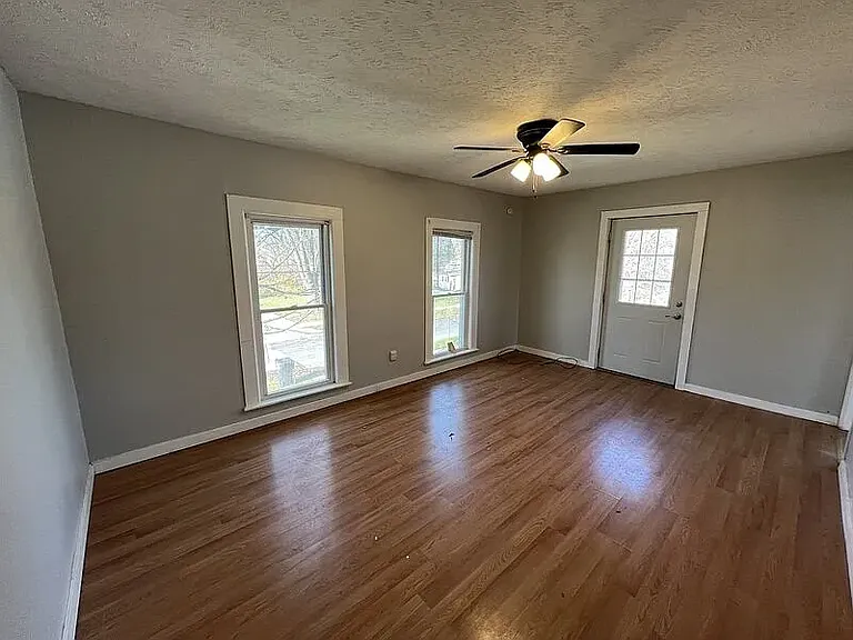 186 N Elm St #2 — Photo 10