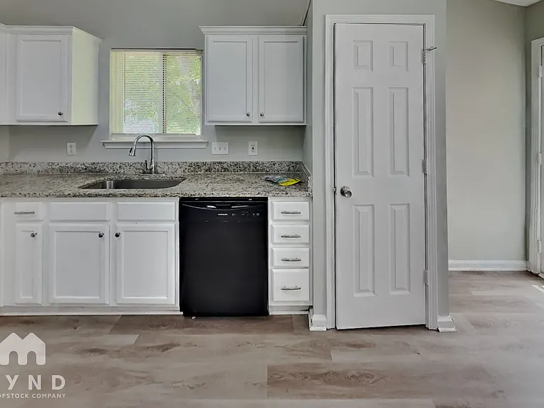 6902 Kentucky Derby Dr — Photo 7
