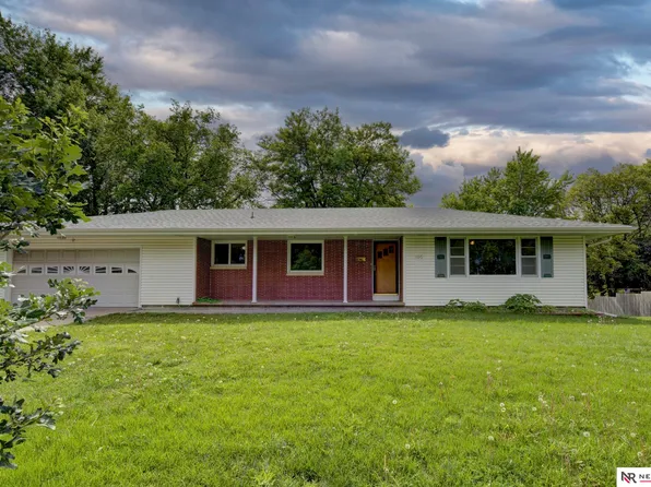 105 Juniper Ave, Crete, NE 68333