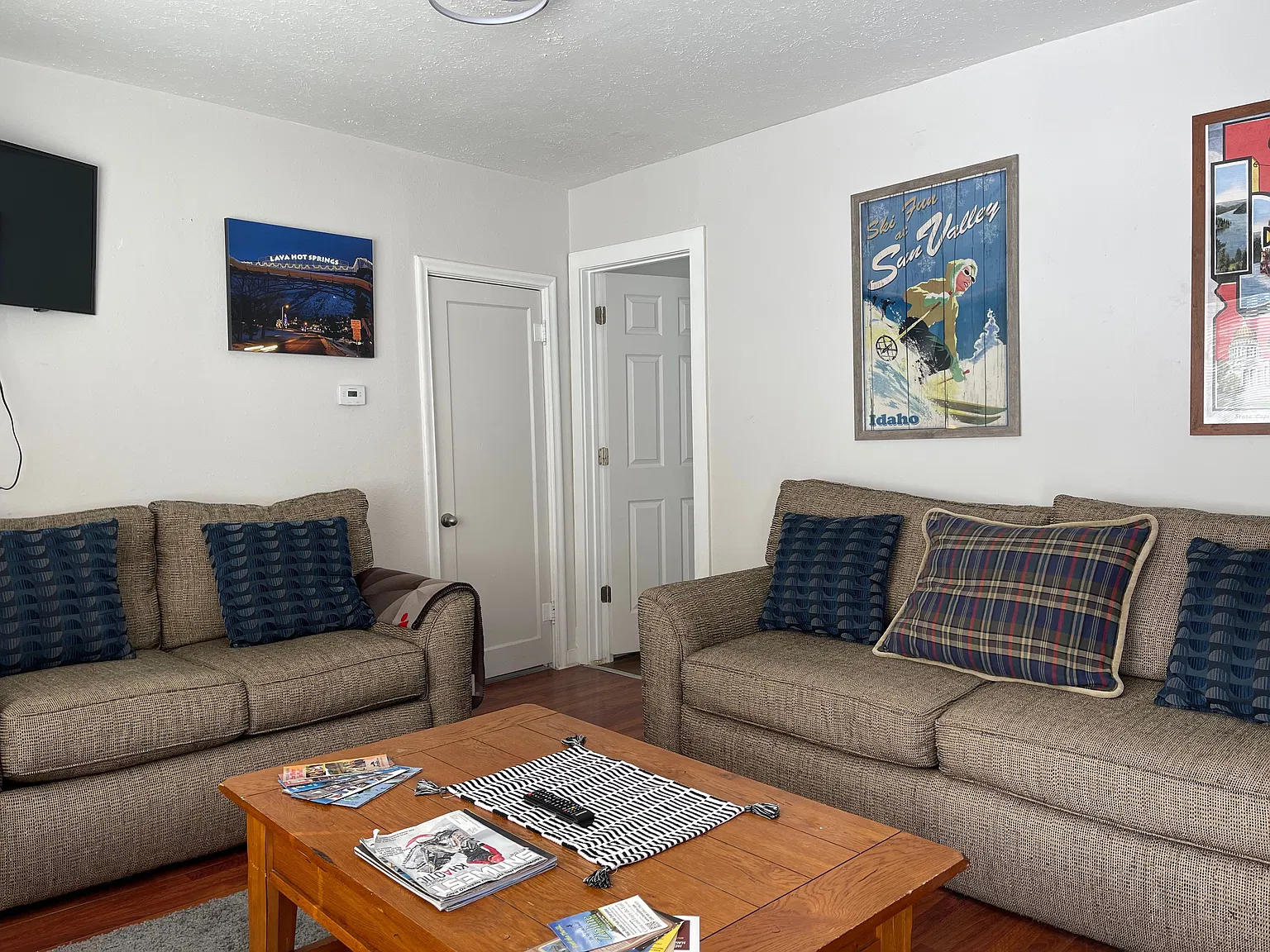 Furnished 2 Bed / 1 Bath Apartment, Walk to the Hot Pools, All Utilities Included, Lava Hot Sprin... — Photo 1