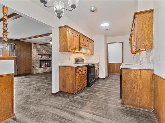 4th image of 829 Miller Dr