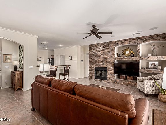 4th image of 3930 E COLONIAL Drive