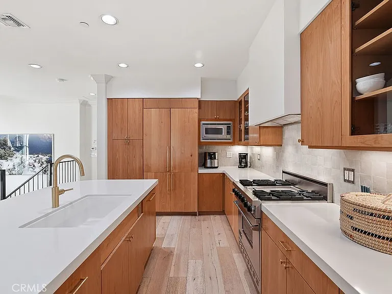 133 Hollister Ave — Photo 12