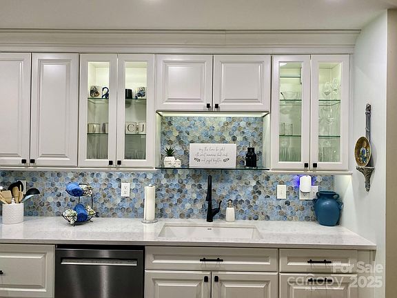 4th image of 118 W Lake Dr N #205