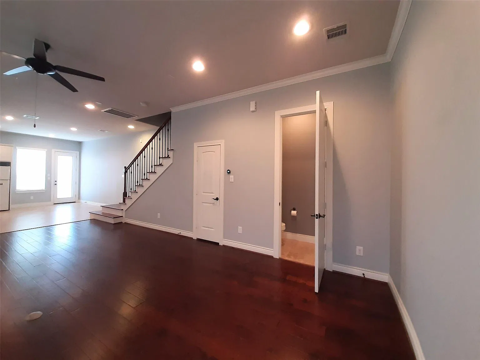 4 bed, 2.5 bath, 2164 sqft, $3,300 — Photo 3