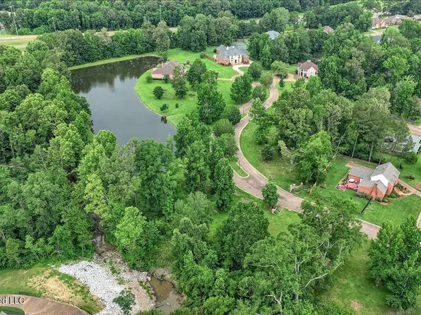 Hallmark Dr, Jackson, MS 39206
