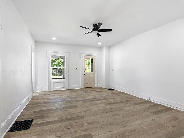 840 Jackson St — Photo 17