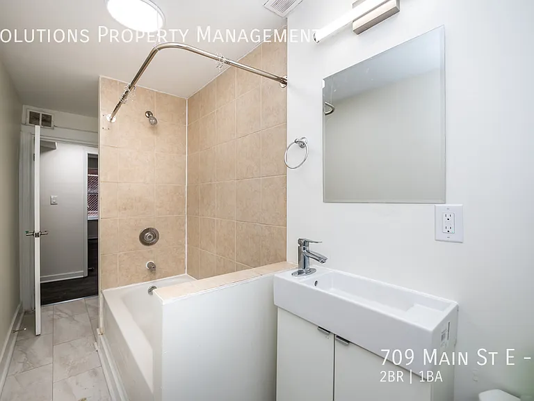 709 Main St E #3 — Photo 9