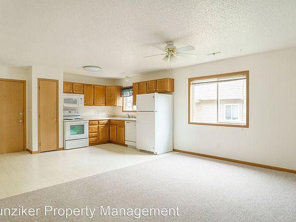 2nd image of 1015 Kellogg Ave Unit 3