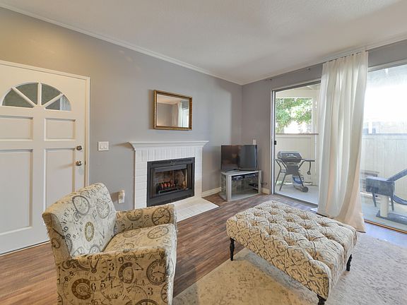 3rd image of 2402 Pleasant Way Unit C