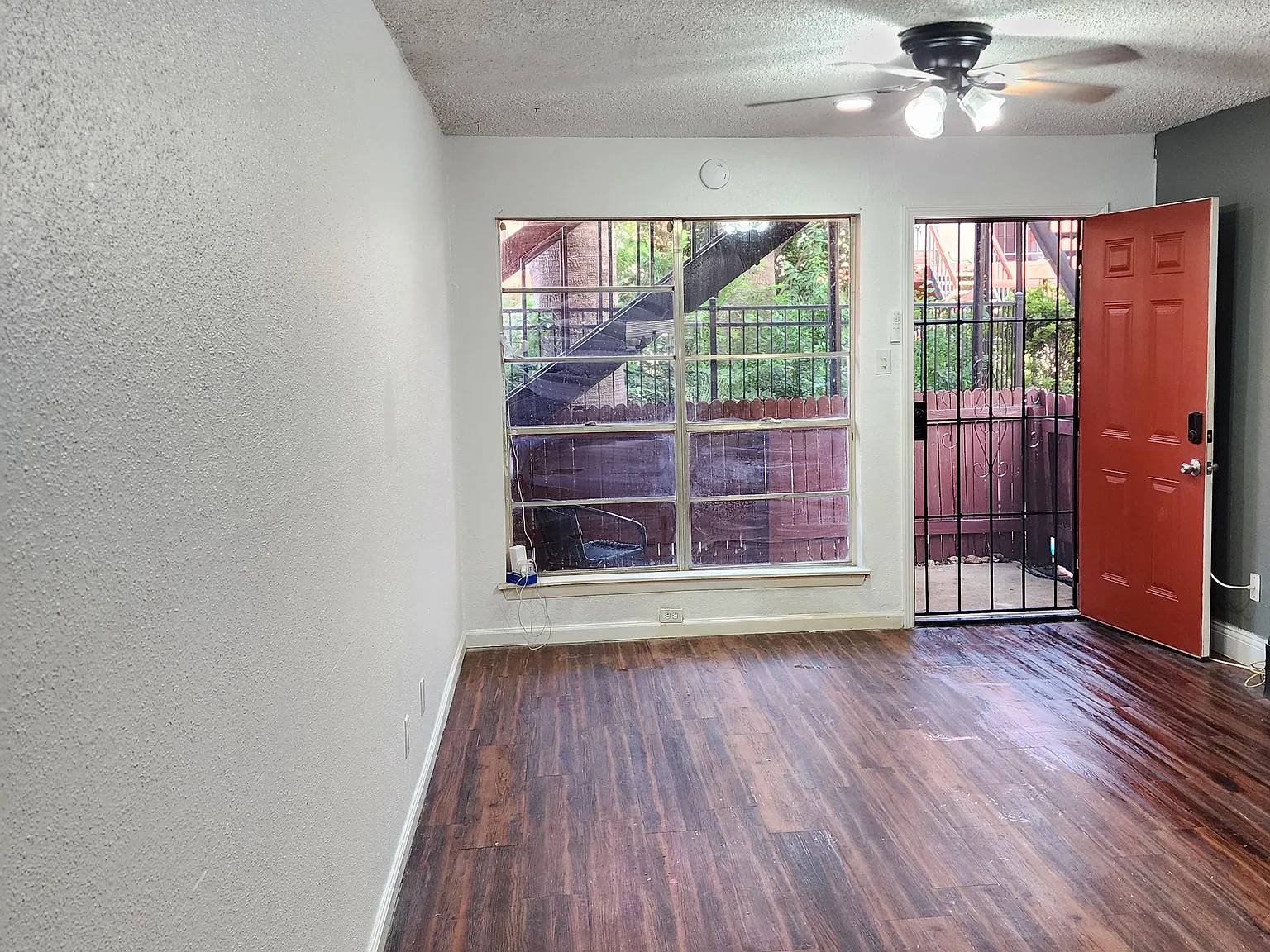 1201 Nacogdoches — Photo 1