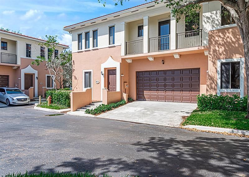 1st image of 2610 Venetian Dr
