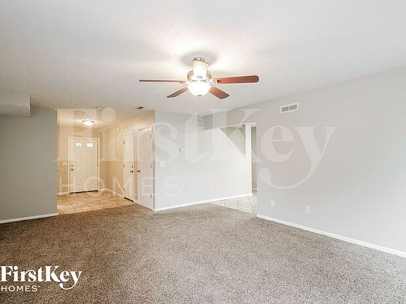 3rd image of 927 Marcia Dr