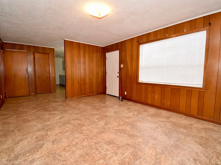 314 W College Ave — Photo 3